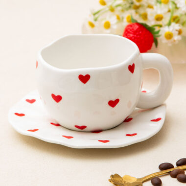 Heart-shaped Nordic style ceramic mugs in pastel colors