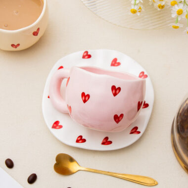 Heart-shaped Nordic style ceramic mugs in pastel colors