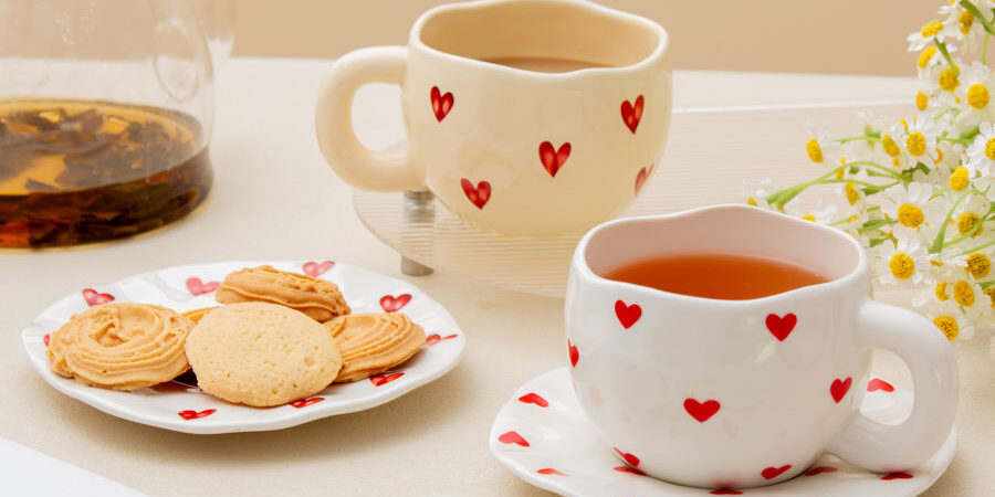 Heart-shaped Nordic style ceramic mugs in pastel colors