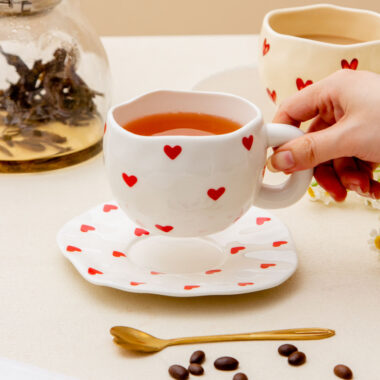 Heart-shaped Nordic style ceramic mugs in pastel colors