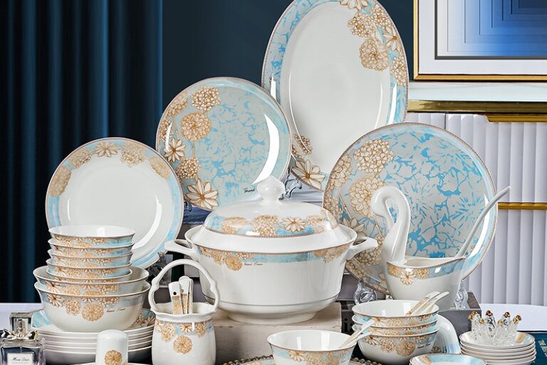 Elegant European-Style Floral Crockery Set for Dining (7) Luxury European Floral Crockery Dinner Set – Porcelain Tableware