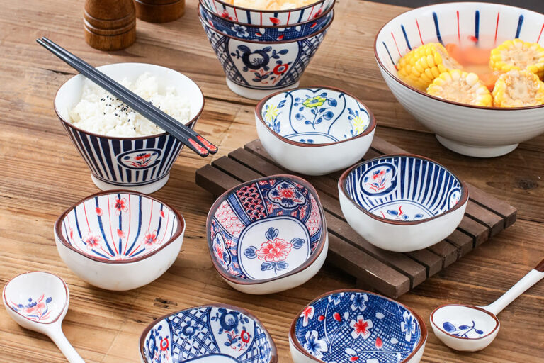 Retro ceramic bowl for kitchen use in Japanese crockery style (1) Vintage Japanese-style crockery bowl with traditional pattern