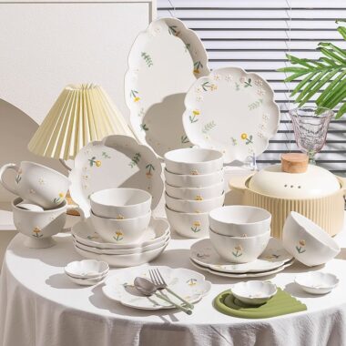 Cream Underglaze Daisy Dinner Set – Minimalist Ceramic Tablewar