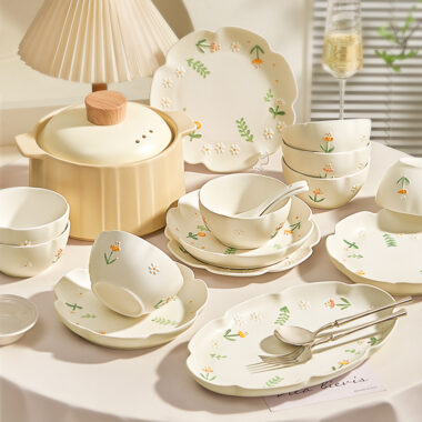 Cream Underglaze Daisy Dinner Set – Minimalist Ceramic Tablewar