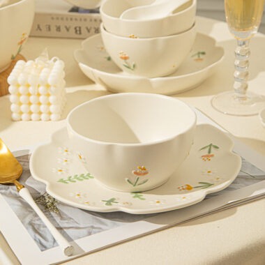 Cream Underglaze Daisy Dinner Set – Minimalist Ceramic Tablewar