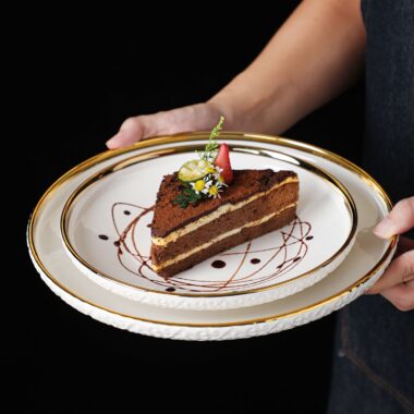 Luxury gold rim ceramic crockery plates for home use
