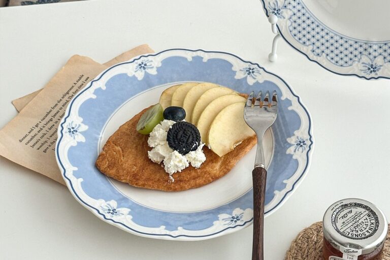 European Home Dessert Crockery Plates (8) European ceramic crockery dessert plates for home dining