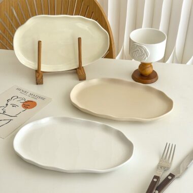 Irregular wavy edge ceramic crockery plates for breakfast