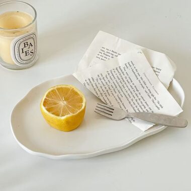 Irregular wavy edge ceramic crockery plates for breakfast