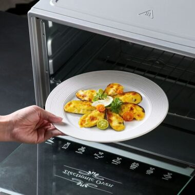 Pure white ribbed ceramic crockery pasta plates for home