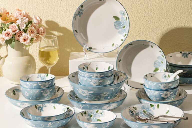 Blue Floral Crockery Dinner Sets (1) Elegant blue floral ceramic crockery dinner sets for home