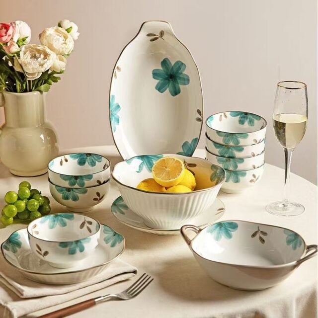 Hot selling blue floral ceramic crockery dinner sets for home